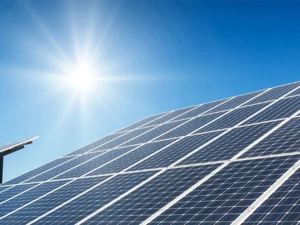 Neoen alimente les premiers 100 MW du projet solaire de 400 MW du Queensland
